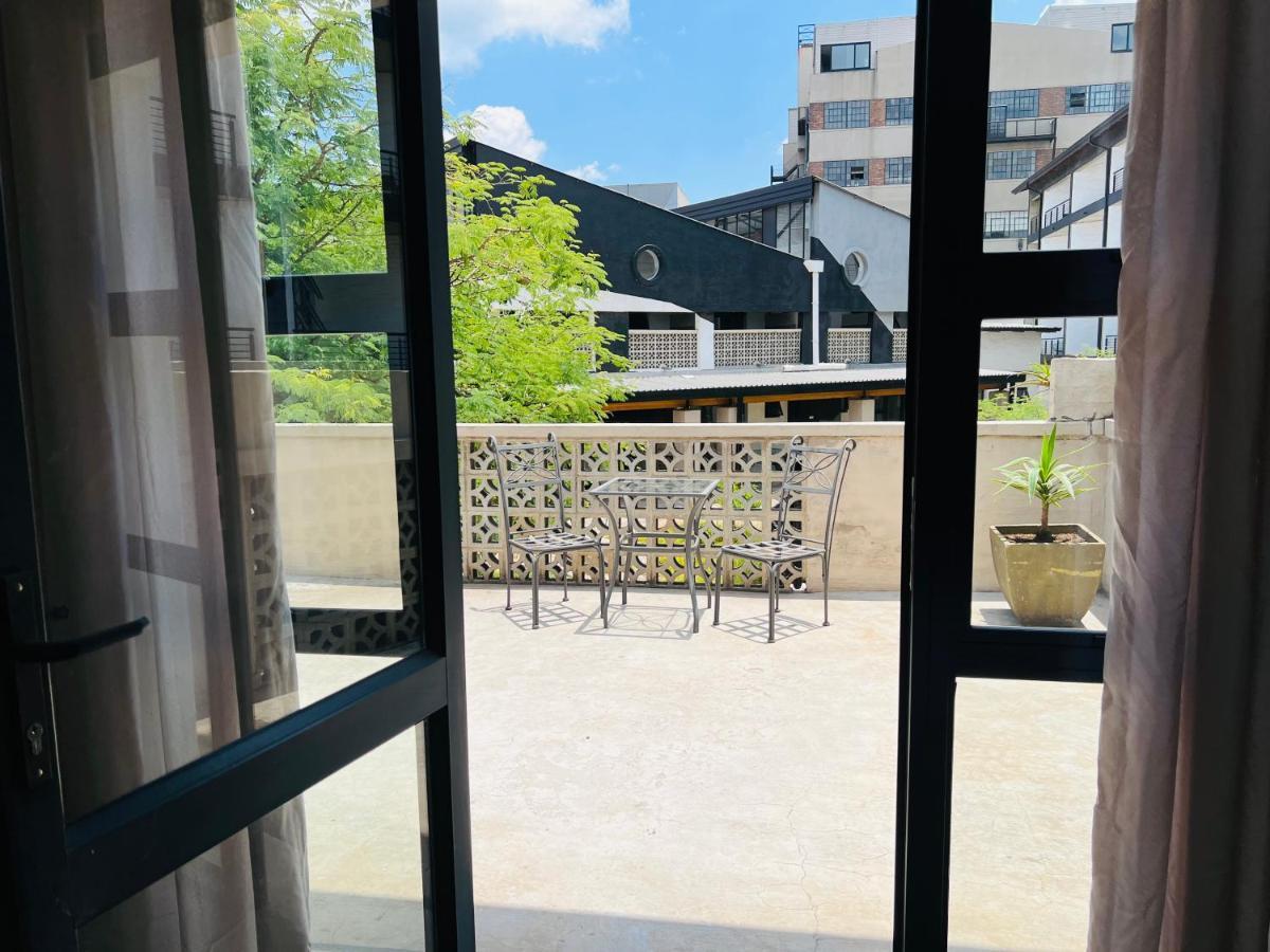 City Living Apartment 119 - Washer, 4K Tv, Fast Wifi, & Sunny Balcony Johannesburg Exteriör bild