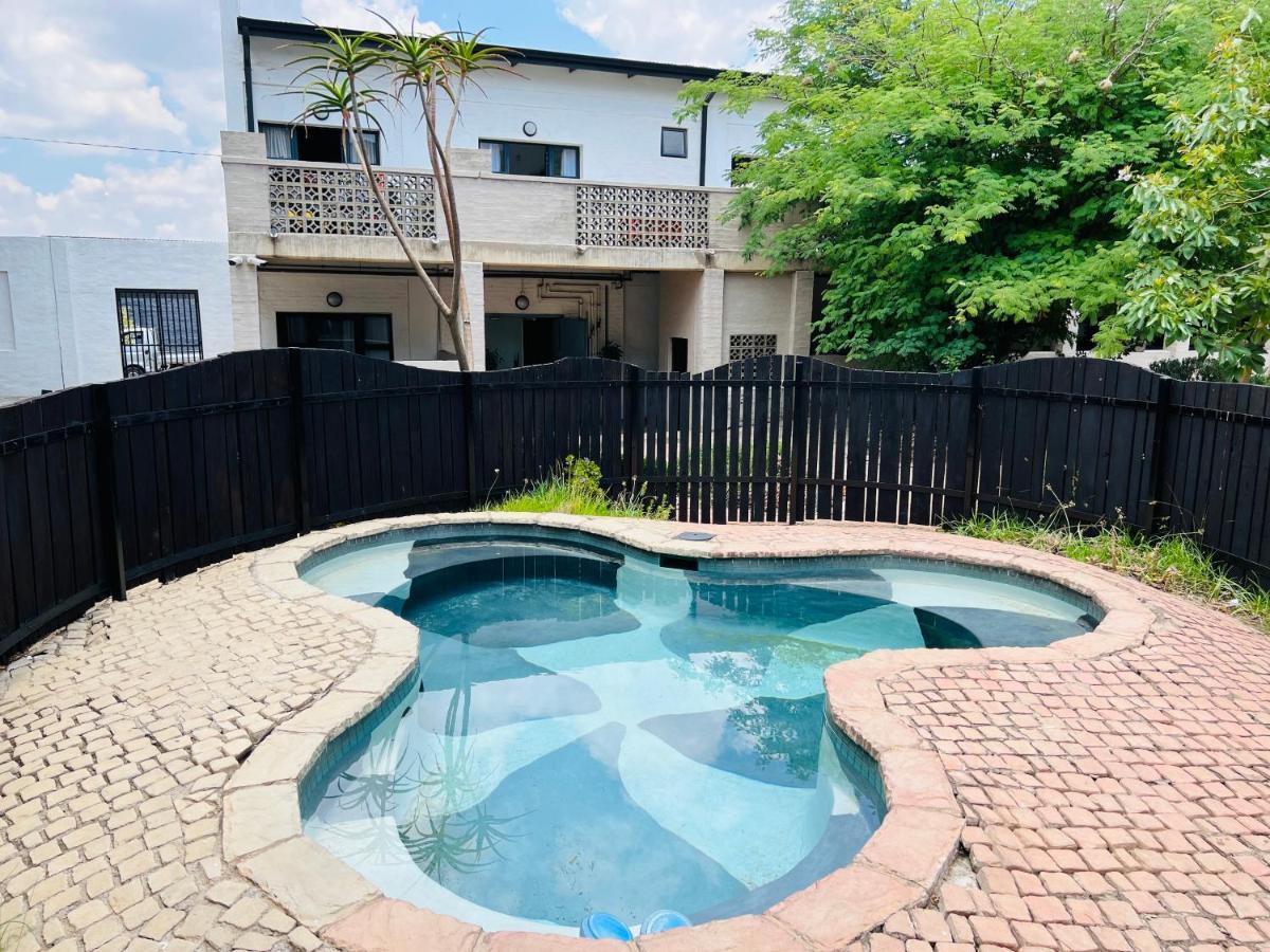 City Living Apartment 119 - Washer, 4K Tv, Fast Wifi, & Sunny Balcony Johannesburg Exteriör bild